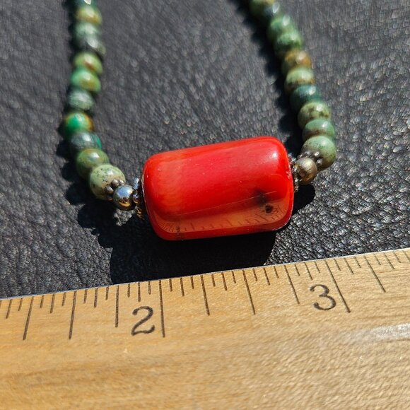 Green Turquoise and Silver Beaded Necklace - Picture 3 of 6